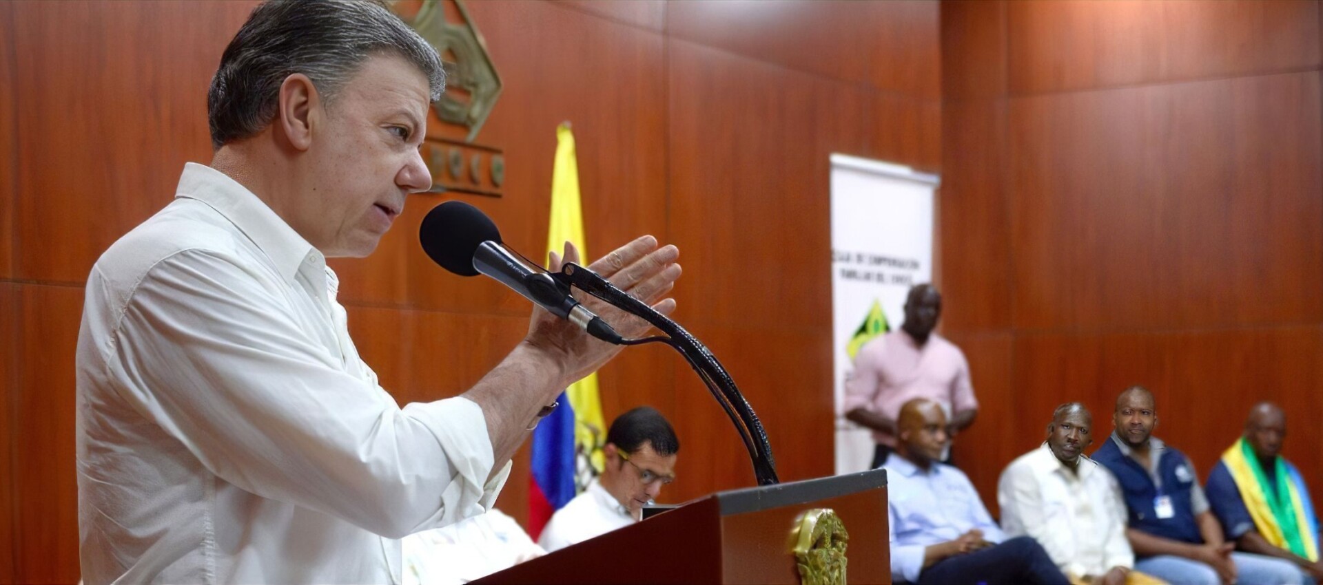 Presidente Santos se compromete a cumplir los acuerdos
